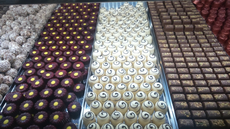 vente-CHATEAUNEUF D ENTRAUNES-min_chocolates_milk_chocolate_white_chocolate_truffles_candy_food_treat_cacao-1213769